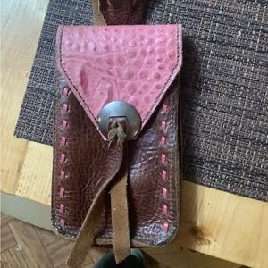 Saddle cell phone carry case